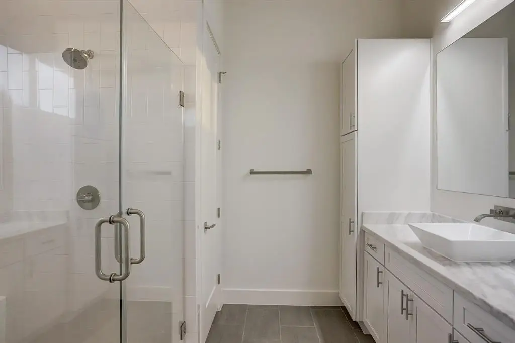W 22nd St · Unit B — photo 18