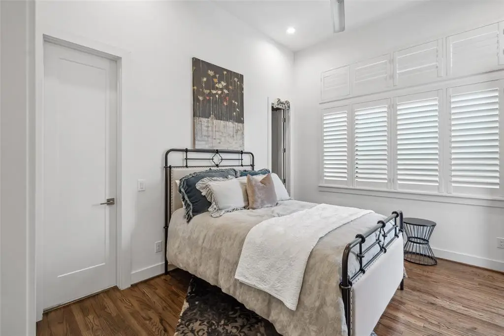 W 22nd St · Unit A — photo 16