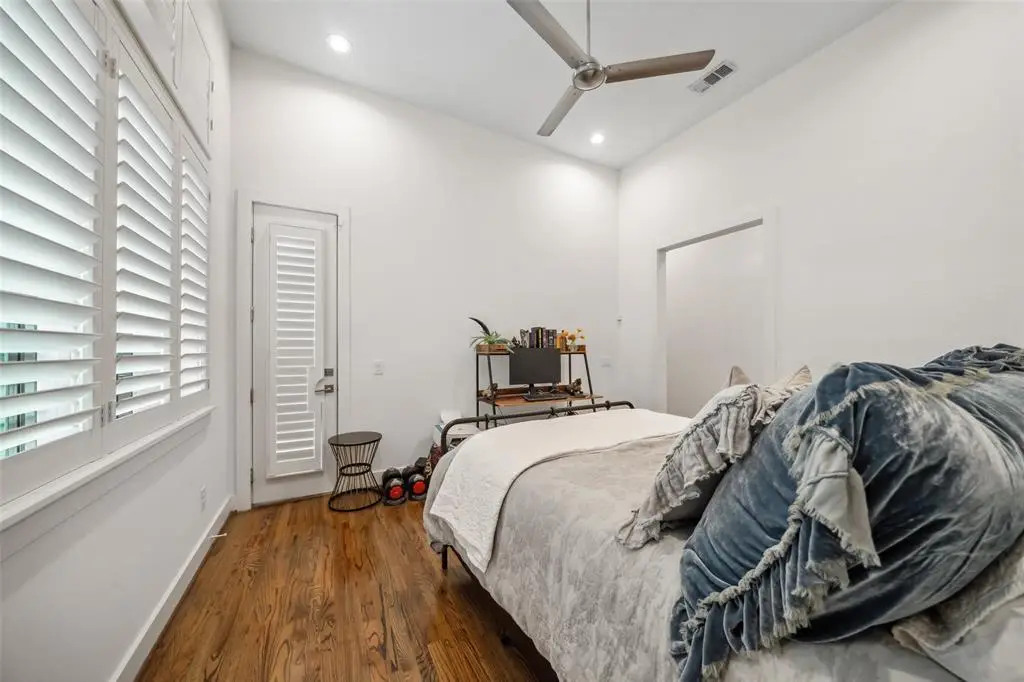 W 22nd St · Unit A — photo 17