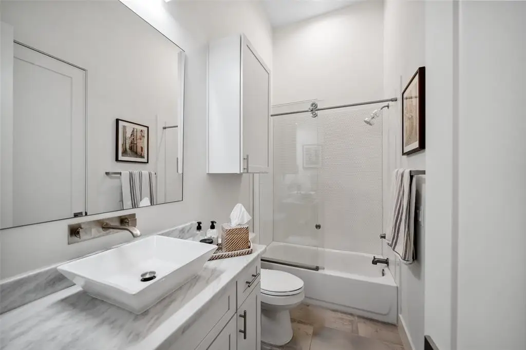 W 22nd St · Unit A — photo 4