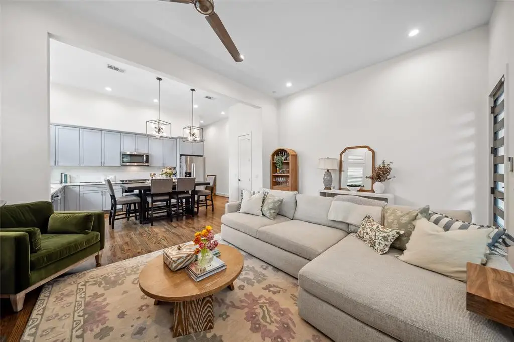 W 22nd St · Unit A — photo 6