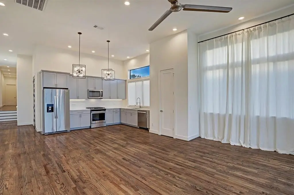 W 22nd St · Unit B — photo 11